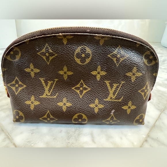 Authentic Louis Vuitton Monogram Canvas Compact Cosmetic Case - Picture 2 of 14